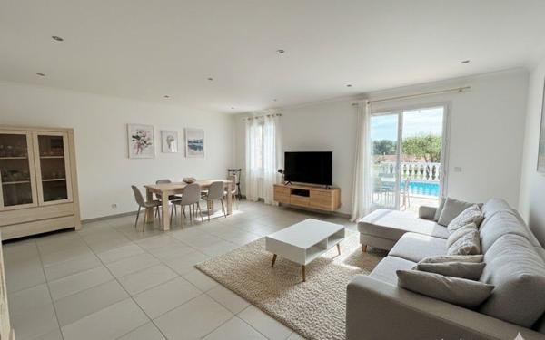 Maison à vendre    5 pièces •  Poulx