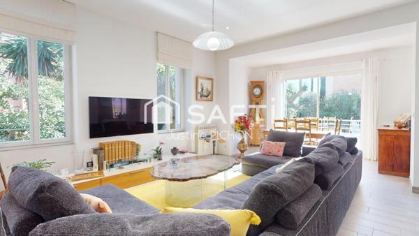 Maison d’architecte – Centre-ville de Hyères au calme absolu