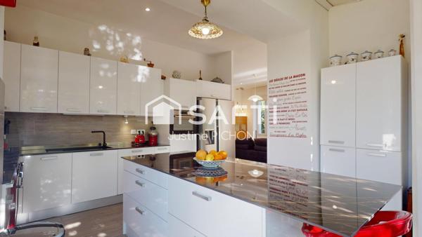 Maison d’architecte – Centre-ville de Hyères au calme absolu