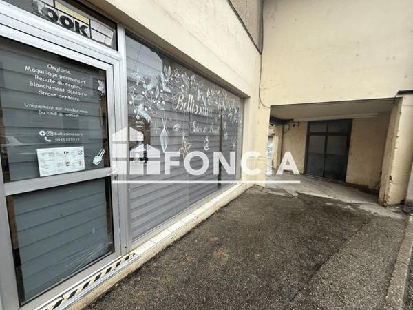 Location Local commercial 4 pièces 85.4 m² - 138 RUE DE LA REPUBLIQUE Peage De Roussillon 38550