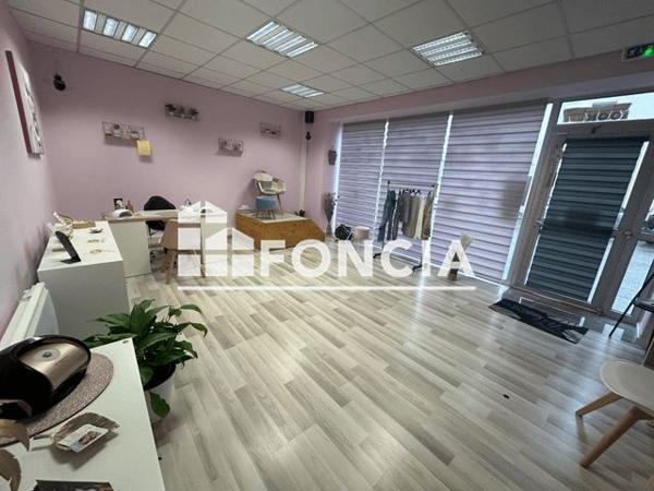 Location Local commercial 4 pièces 85.4 m² - 138 RUE DE LA REPUBLIQUE Peage De Roussillon 38550