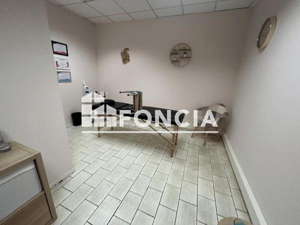 Location Local commercial 4 pièces 85.4 m² - 138 RUE DE LA REPUBLIQUE Peage De Roussillon 38550