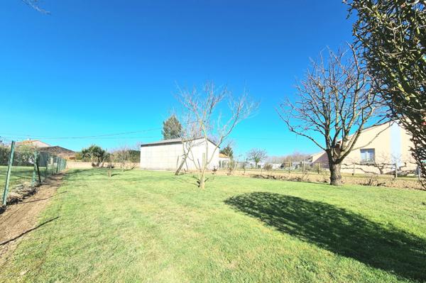 MAGNIFIQUE TERRAIN A BATIR, LIBRE DE CONSTRUCTEUR, A 5 MN DU CENTRE DE VALLET !!!,  
Vallet 44330