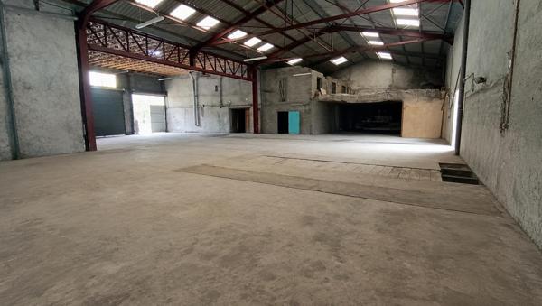 Local professionnel 650 M2 avec hangar et maison d'habitation - 1 heure de Nancy