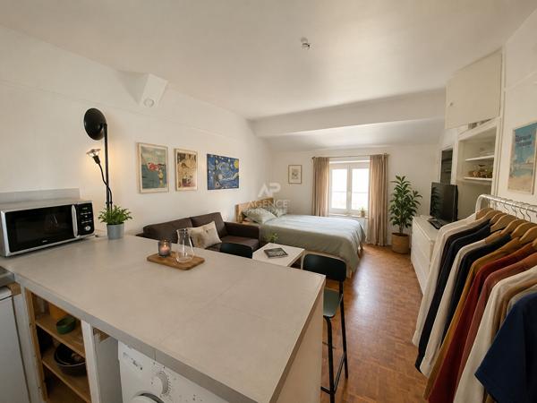 Appartement T1 à vendre au dernier étage à Saint-Germain-en-Laye, centre-ville 190 000 € **  - Référence  18234