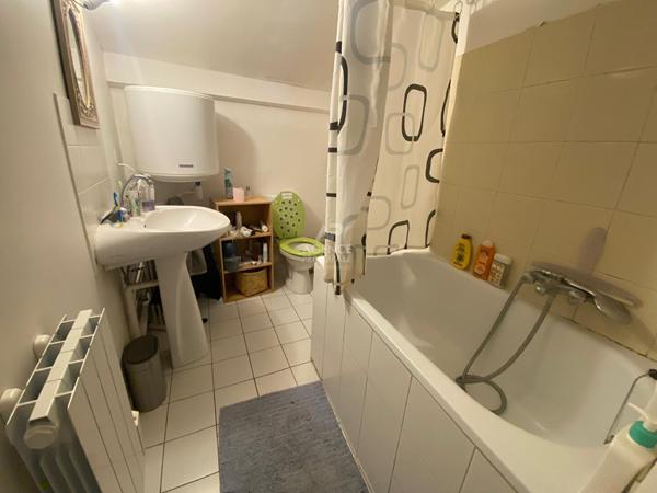 Appartement T1 à vendre au dernier étage à Saint-Germain-en-Laye, centre-ville 190 000 € **  - Référence  18234