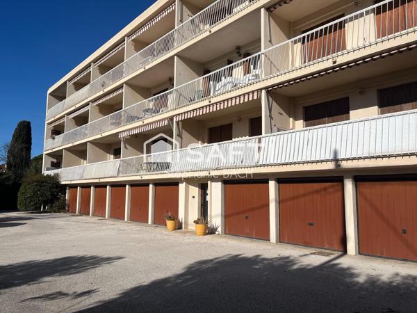 Exceptionnellement situé – Carré d’Or des Lecques, à 80 m de la plage