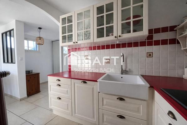 Exceptionnellement situé – Carré d’Or des Lecques, à 80 m de la plage