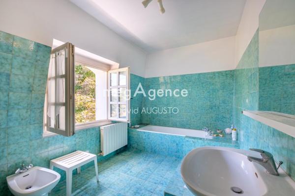 Maison à CHARBONNIERES-LES-BAINS, 69260 - 6 pièces 180m²