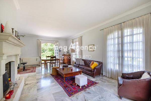 Maison à CHARBONNIERES-LES-BAINS, 69260 - 6 pièces 180m²