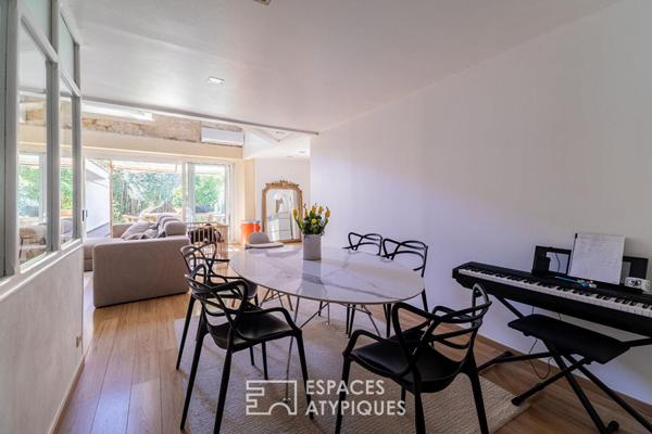 Duplex de caractère avec jardin méditerranéen et bassin en pierre