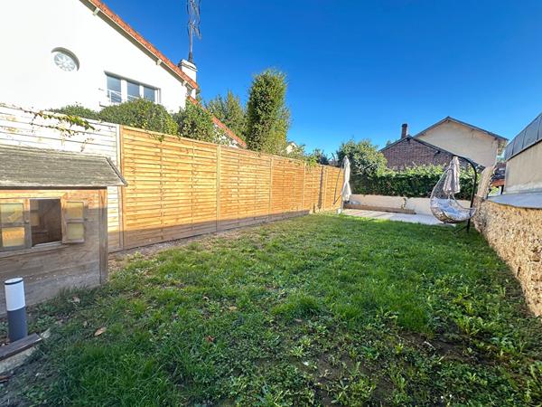 Maison de ville entièrement rénovée, Centre-ville, JARDIN, DPE D