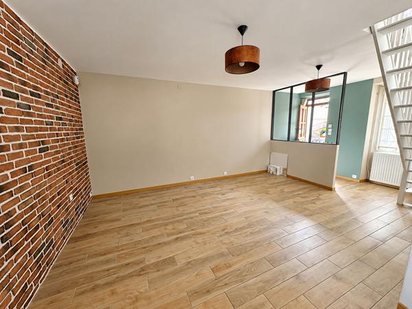 Maison de ville entièrement rénovée, Centre-ville, JARDIN, DPE D