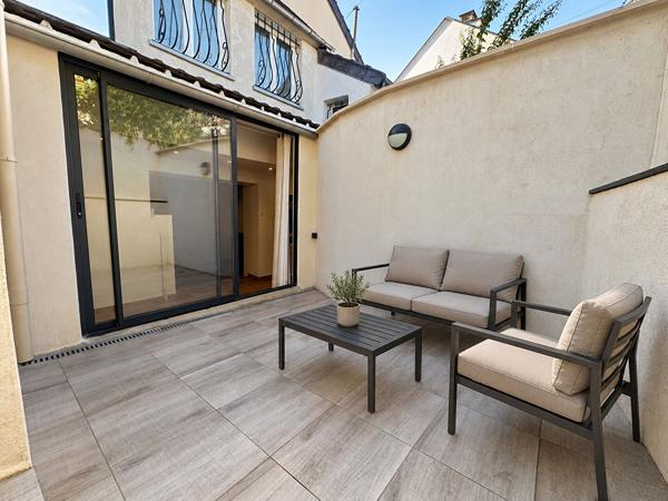 Maison de ville entièrement rénovée, Centre-ville, JARDIN, DPE D