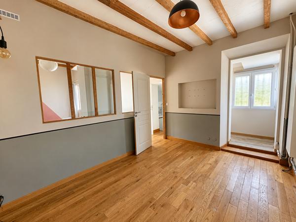 Maison de ville entièrement rénovée, Centre-ville, JARDIN, DPE D