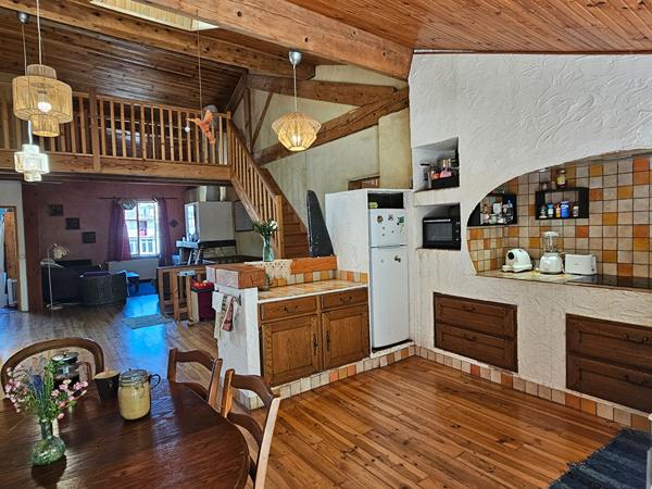 Ancienne manufacture rénovée avec jardin, garage et atelier Belesta