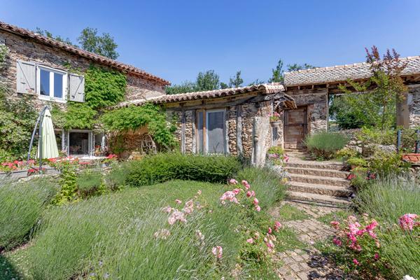 Maison en pierres, 300m2, au calme, commerces à pied/velo, 2ha, 30 min. d'Albi Pampelonne