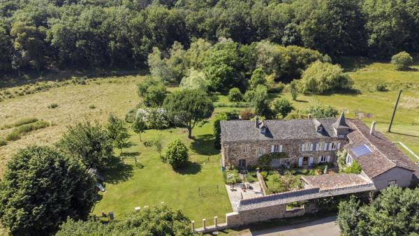 Maison en pierres, 300m2, au calme, commerces à pied/velo, 2ha, 30 min. d'Albi Pampelonne