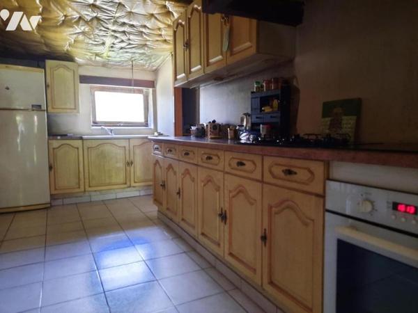 SAINT-ETIENNE-DU-BOIS: Maison à rénover