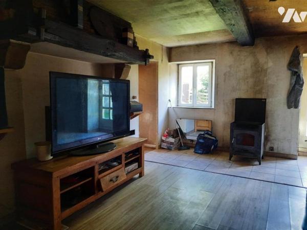 SAINT-ETIENNE-DU-BOIS: Maison à rénover