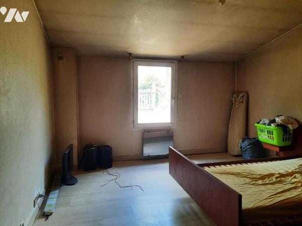 SAINT-ETIENNE-DU-BOIS: Maison à rénover