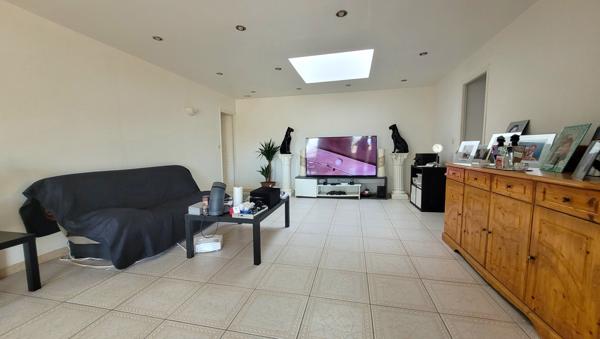 Marseille (13015) Maison type 5 avec Vue Mer sur terrain en restanque .