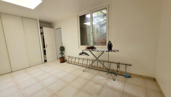 Marseille (13015) Maison type 5 avec Vue Mer sur terrain en restanque .