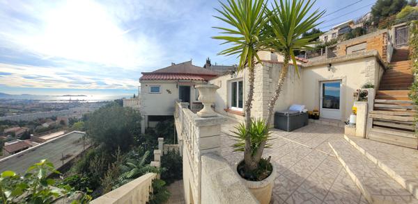 Marseille (13015) Maison type 5 avec Vue Mer sur terrain en restanque .