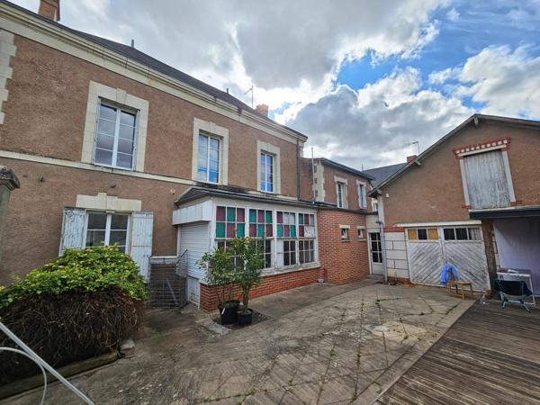 Maison à Thouars, 79100 - 9 pièces 200m²