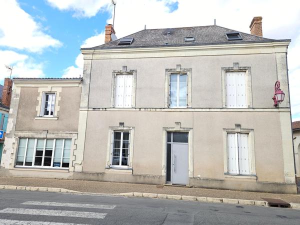 Maison à Thouars, 79100 - 9 pièces 200m²