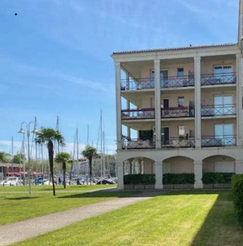STUDIO CLASSE 3* AVEC TERRASSE ET PARKING
