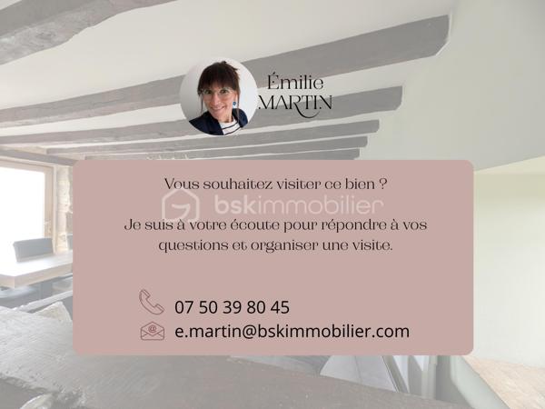 Envie de calme, d'espace et d'un cadre de vie privilégié ? Cette charmante maison située en pleine campagne vous séduira par son environnement paisible, son authenticité et les nombreuses possibilités qu'elle offre.

Au rez-de-chaussée, vous découvrirez une agréable pièce de vie avec sa cuisine ouverte, aménagée et équipée. Une cheminée viendra rendre vos soirées d'hiver plus douces. Les murs en pierre apparente apportent beaucoup de cachet à cet espace chaleureux et convivial, où le charme de l'ancien se mêle harmonieusement au confort actuel. Ce niveau comprend également une chambre ainsi qu'une salle d'eau avec WC, permettant une vie de plain-pied.

À l'étage, deux belles chambres vous attendent, chacune disposant de sa propre salle d'eau ou salle de bains et chacun ses wc pour un confort optimal. L'une d'elles bénéficie d'une pièce supplémentaire, actuellement aménagée en chambre d'enfant, qui pourra facilement être transformée en dressing, bureau ou espace de rangement. La seconde chambre dispose également de son propre dressing.

Attenante à la pièce de vie, une dépendance offre un véritable potentiel d'évolution. Elle permettra d'envisager un agrandissement de la maison selon vos besoins : création d'une vaste pièce de vie, de chambres supplémentaires, d'une suite parentale ou encore d'un espace dédié à une activité professionnelle ou de loisirs.

À l'extérieur, vous profiterez d'une agréable terrasse, d'une grande cour facilitant le stationnement ainsi que d'un puits non raccordé, un atout supplémentaire pour l'entretien des espaces extérieurs.

Une maison pleine de charme, alliant le cachet de la pierre, le calme de la campagne et un fort potentiel d'aménagement. Une opportunité à découvrir sans tarder.

Contactez-moi dès aujourd'hui pour organiser une visite et découvrir tout ce que cette propriété a à offrir.