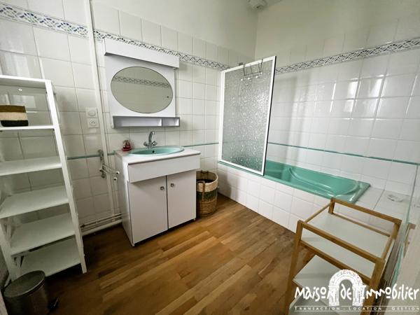 Vente à ROYAN (Charente Maritime) - Villa des Sixties - 7 pièces - 192m² - Piscine et jardin - Aperçu mer