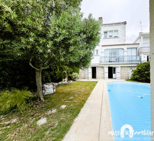 Vente à ROYAN (Charente Maritime) - Villa des Sixties - 7 pièces - 192m² - Piscine et jardin - Aperçu mer