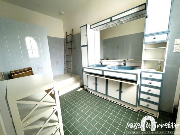 Vente à ROYAN (Charente Maritime) - Villa des Sixties - 7 pièces - 192m² - Piscine et jardin - Aperçu mer