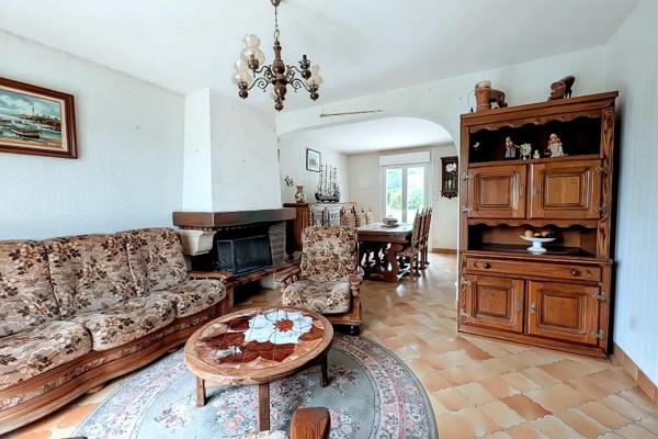 Entre Vannes, Auray, au bourg de Ploeren – Maison familiale à rafraîchir, pleine d’authenticité et de potentie