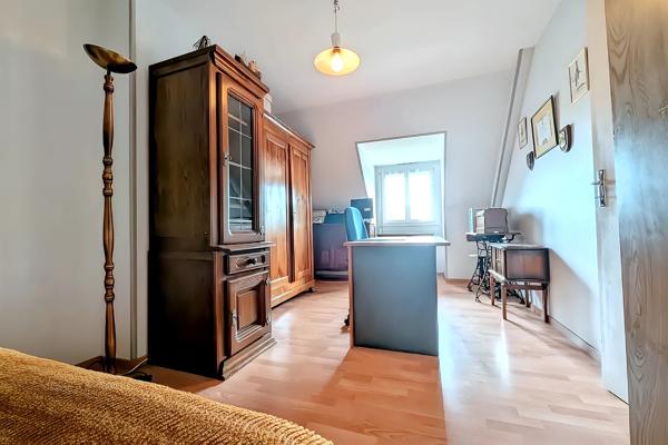 Entre Vannes, Auray, au bourg de Ploeren – Maison familiale à rafraîchir, pleine d’authenticité et de potentie