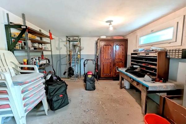 Entre Vannes, Auray, au bourg de Ploeren – Maison familiale à rafraîchir, pleine d’authenticité et de potentie