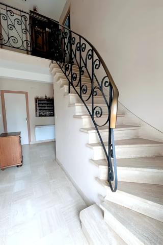 Entre Vannes, Auray, au bourg de Ploeren – Maison familiale à rafraîchir, pleine d’authenticité et de potentie