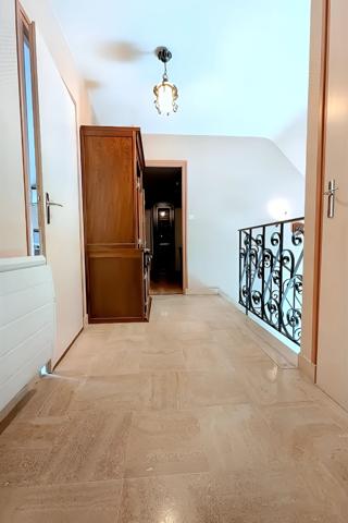 Entre Vannes, Auray, au bourg de Ploeren – Maison familiale à rafraîchir, pleine d’authenticité et de potentie