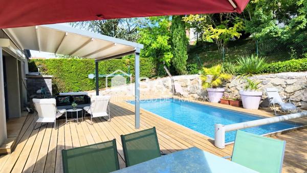 COUP DE CŒUR  Grande maison lumineuse et pleine de charme à Brunstatt de 230 m2 avec piscine