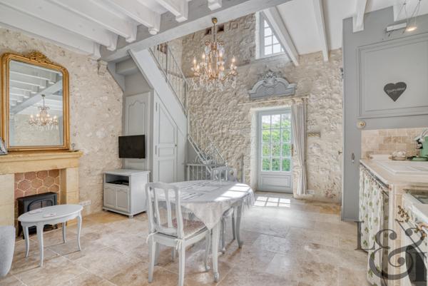 Ensemble immobilier en pierre à Sainte-Livrade-sur-Lot ( Lot-et-Garonne, 47)