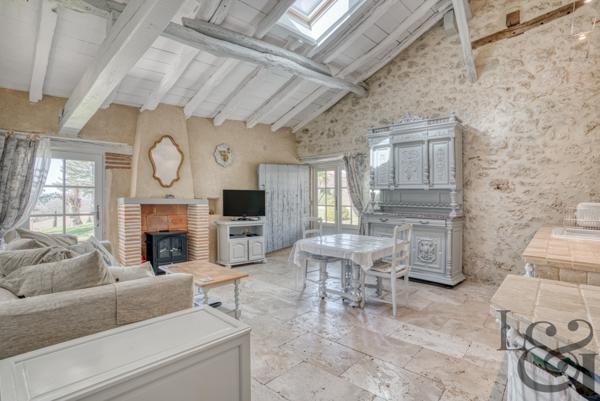 Ensemble immobilier en pierre à Sainte-Livrade-sur-Lot ( Lot-et-Garonne, 47)