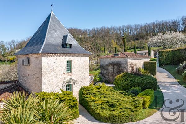 Ensemble immobilier en pierre à Sainte-Livrade-sur-Lot ( Lot-et-Garonne, 47)