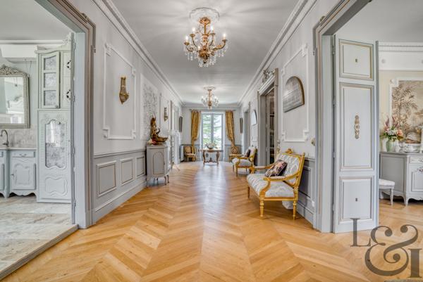 Ensemble immobilier en pierre à Sainte-Livrade-sur-Lot ( Lot-et-Garonne, 47)