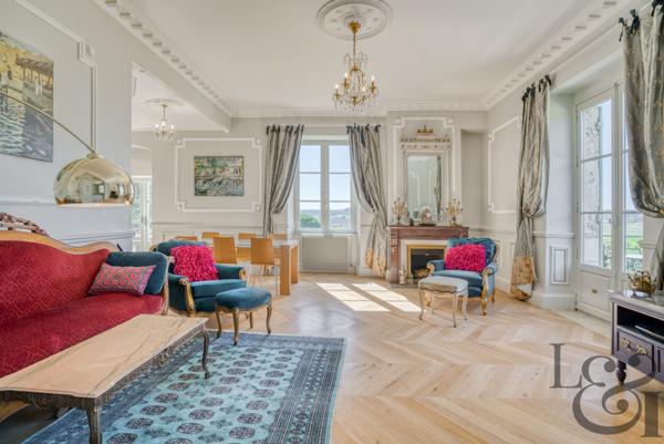 Ensemble immobilier en pierre à Sainte-Livrade-sur-Lot ( Lot-et-Garonne, 47)