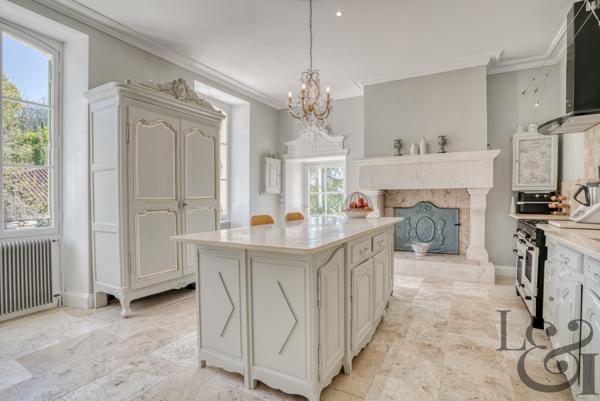 Ensemble immobilier en pierre à Sainte-Livrade-sur-Lot ( Lot-et-Garonne, 47)