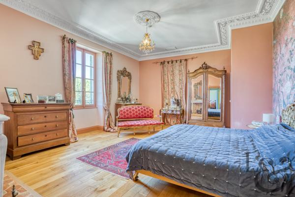 Ensemble immobilier en pierre à Sainte-Livrade-sur-Lot ( Lot-et-Garonne, 47)