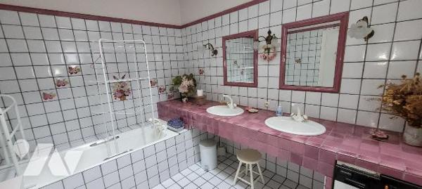 CAMARET SUR MER - Sur les quais - VUE SUR MER - Immeuble mixte composé d'un local commercial, r...