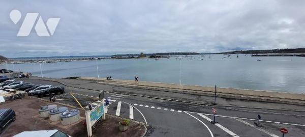 CAMARET SUR MER - Sur les quais - VUE SUR MER - Immeuble mixte composé d'un local commercial, r...